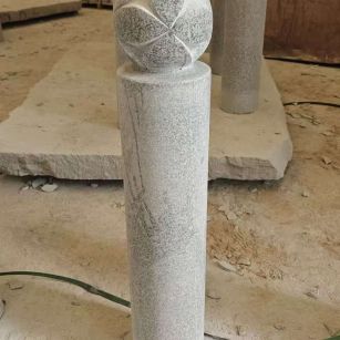 邵阳 芝麻白花岗岩石材挡车石柱、停车柱、圆柱挡车柱、方柱挡车柱等