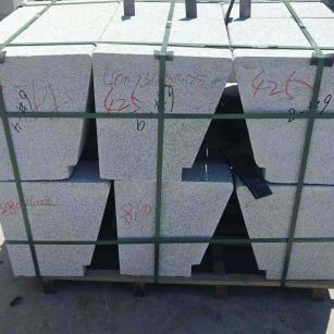 邵阳 芝麻白异形坐凳，石凳