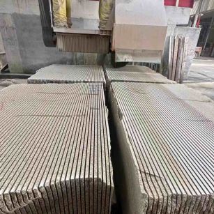 邵阳 车间生产日常，黄金麻白麻花岗岩