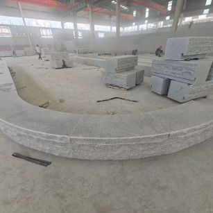 邵阳 芝麻白异形坐凳，自然面光面弧形加工