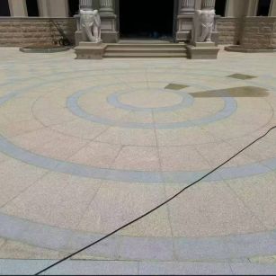 邵阳 黄金麻芝麻灰花岗岩石材地铺拼接效果