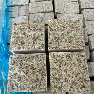 邵阳 黄金麻花岗岩自然面小方块，弹石，马蹄石等