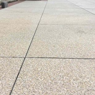邵阳 黄金麻花岗岩石板材荔枝面地面铺装效果