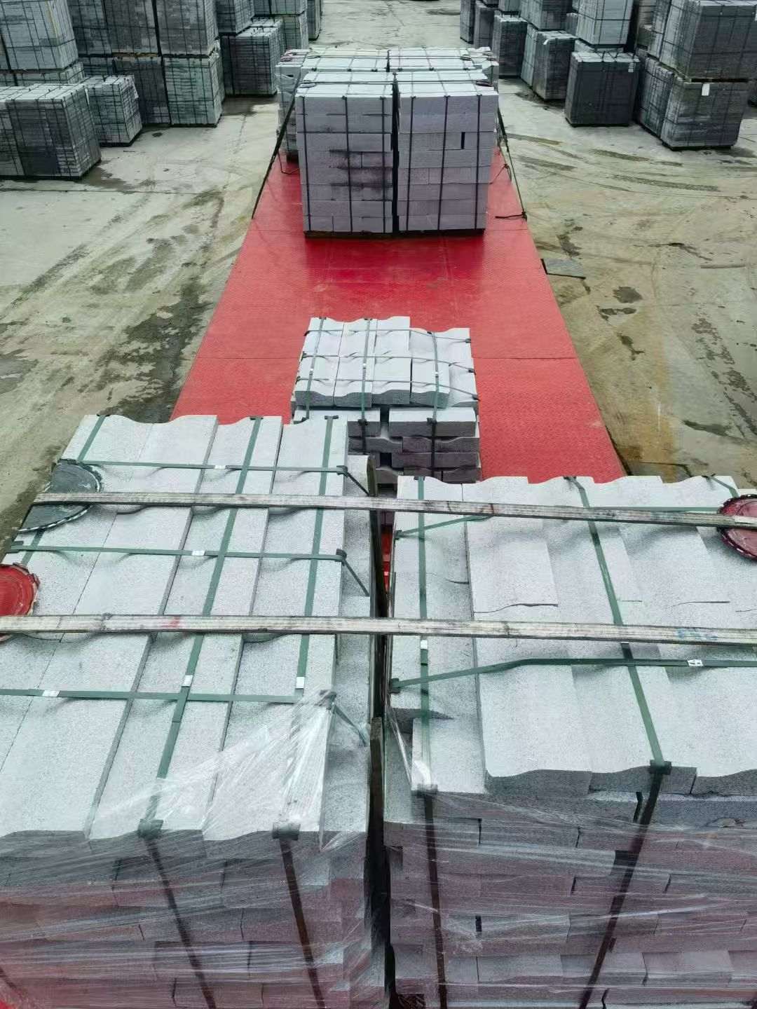 邵阳 芝麻白仿形加直形路沿石出货日常