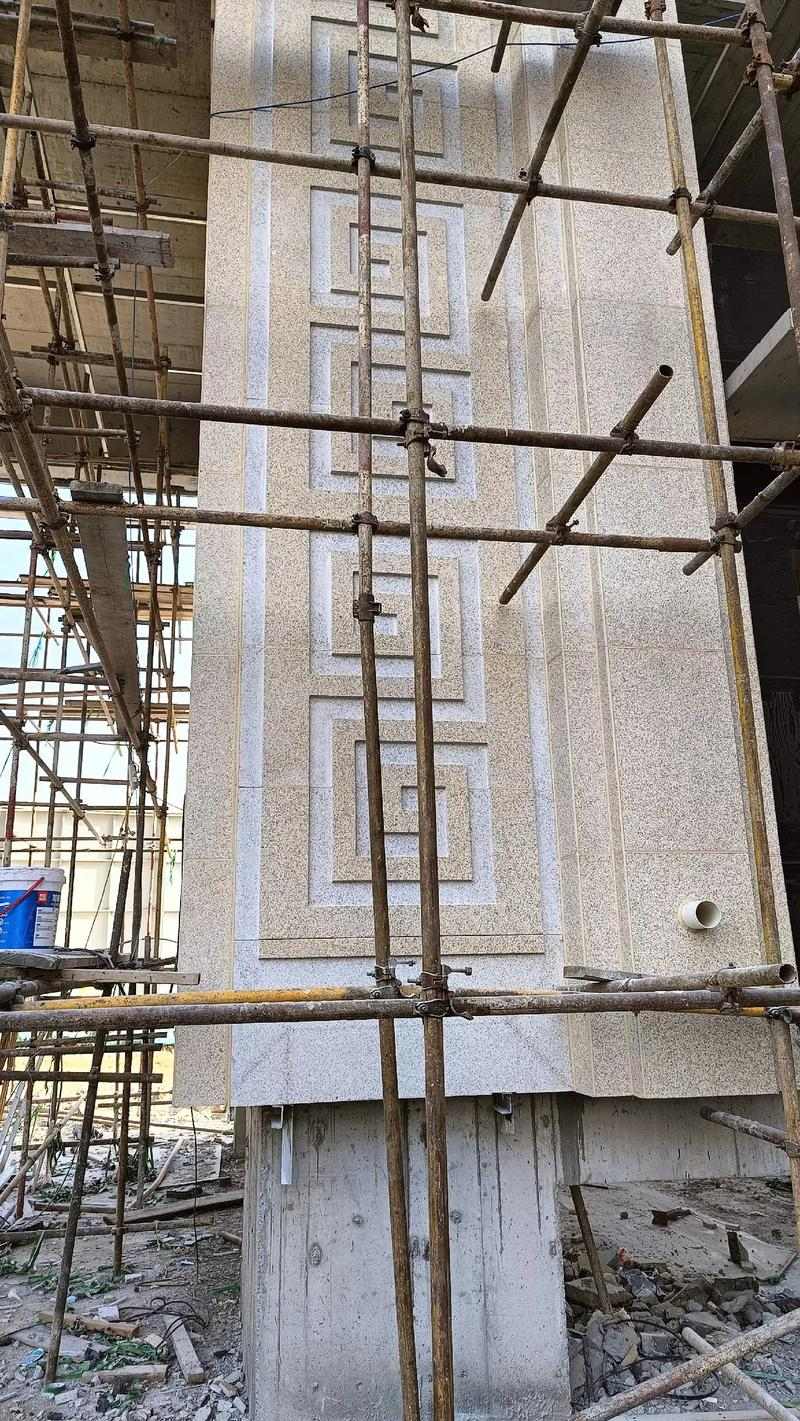 邵阳 黄金麻花岗岩别墅外墙干挂回纹造型效果