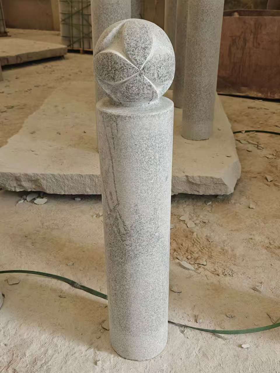 邵阳 芝麻白花岗岩石材挡车石柱、停车柱、圆柱挡车柱、方柱挡车柱等