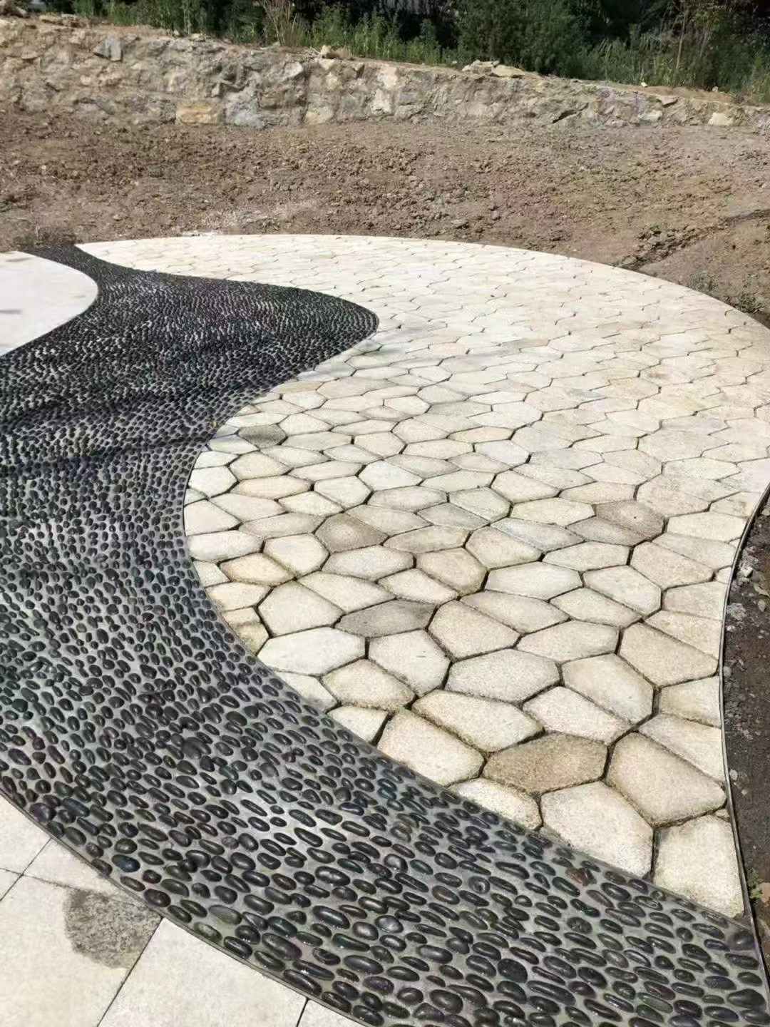 邵阳 黄金麻冰裂纹地铺石工地铺装案例