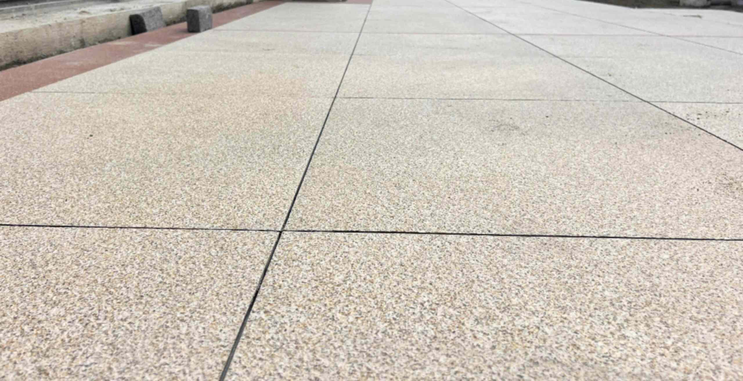 邵阳 黄金麻花岗岩石板材荔枝面地面铺装效果