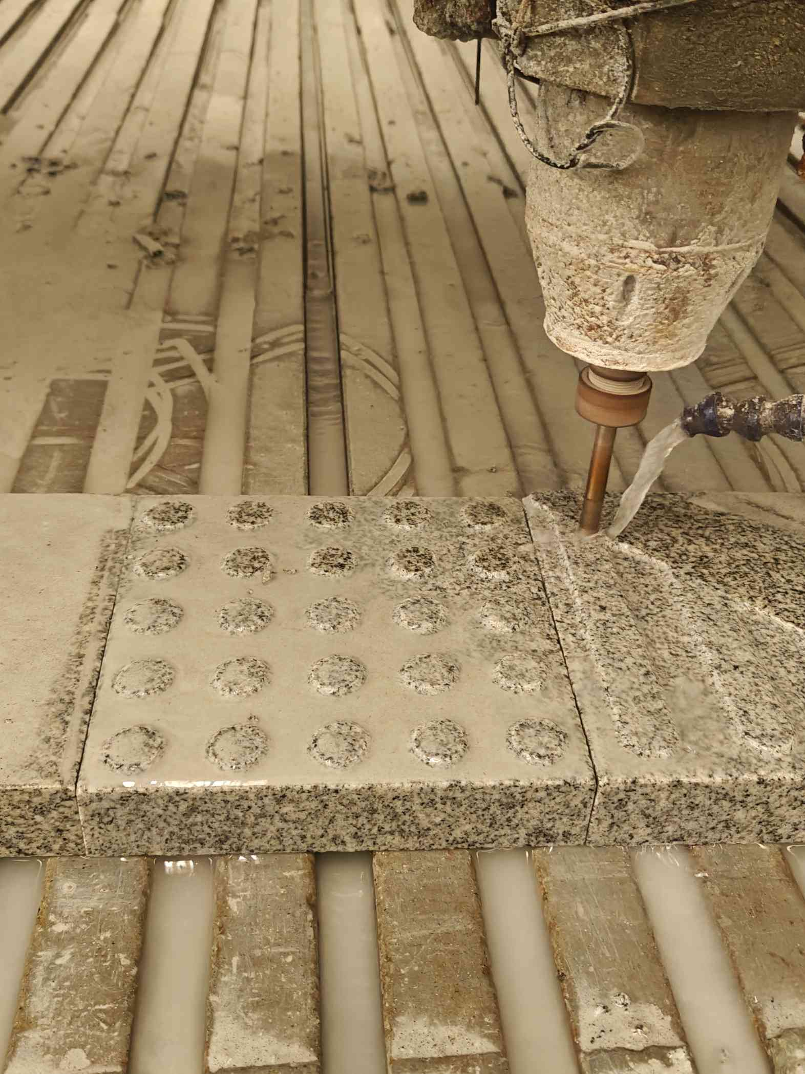 邵阳 芝麻白花岗岩石材盲人石、盲道石、盲点石