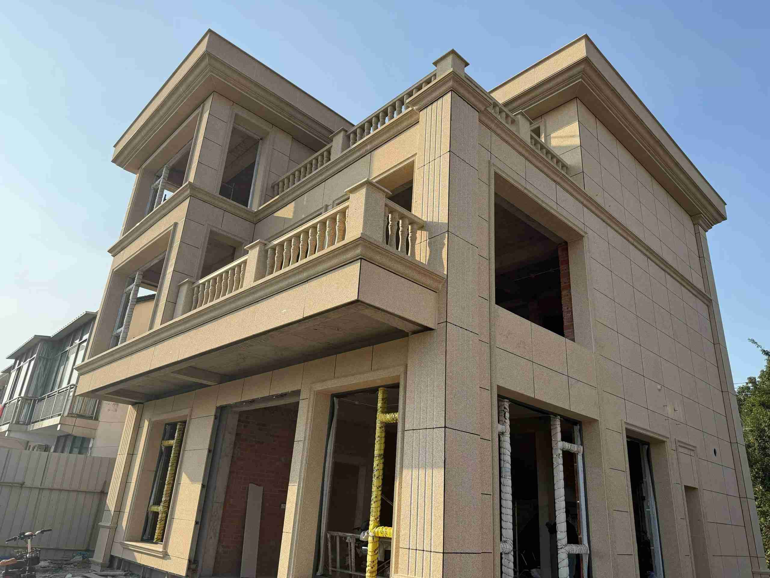 邵阳 黄金麻花岗岩石材荔枝面外墙干挂效果展示