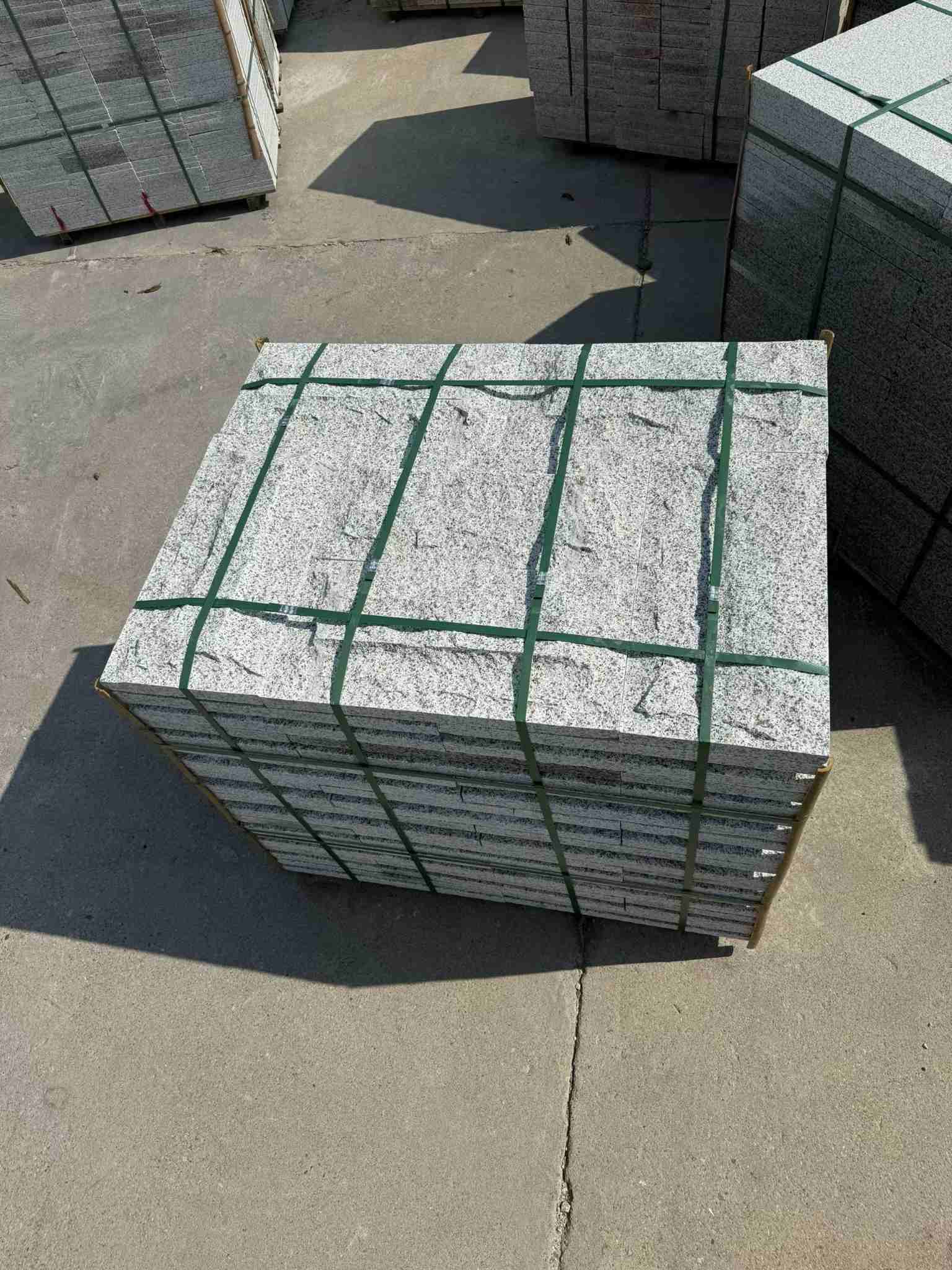 邵阳 白麻花岗岩石材自然面蘑菇石成品