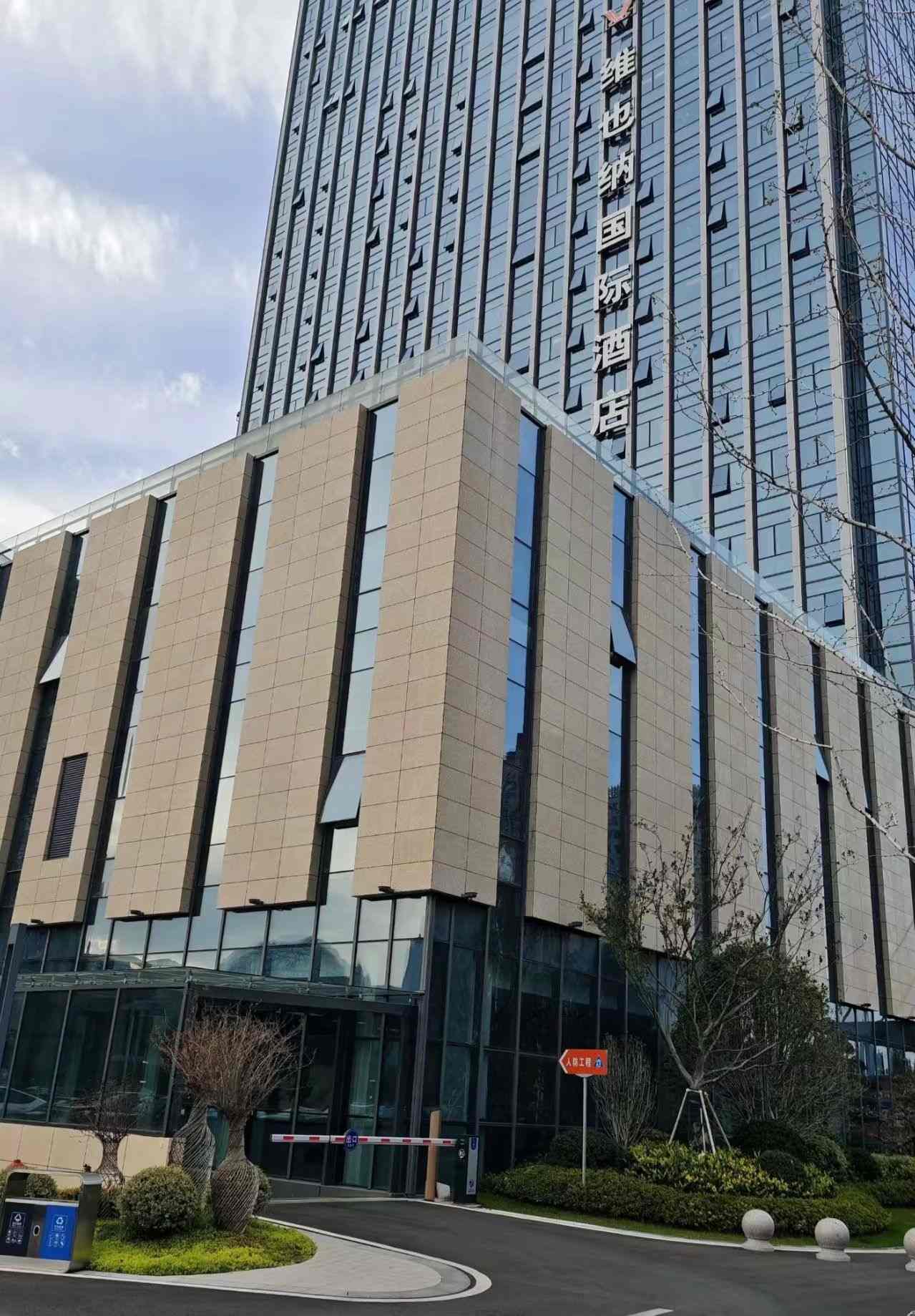 邵阳 黄金麻花岗岩外墙干挂