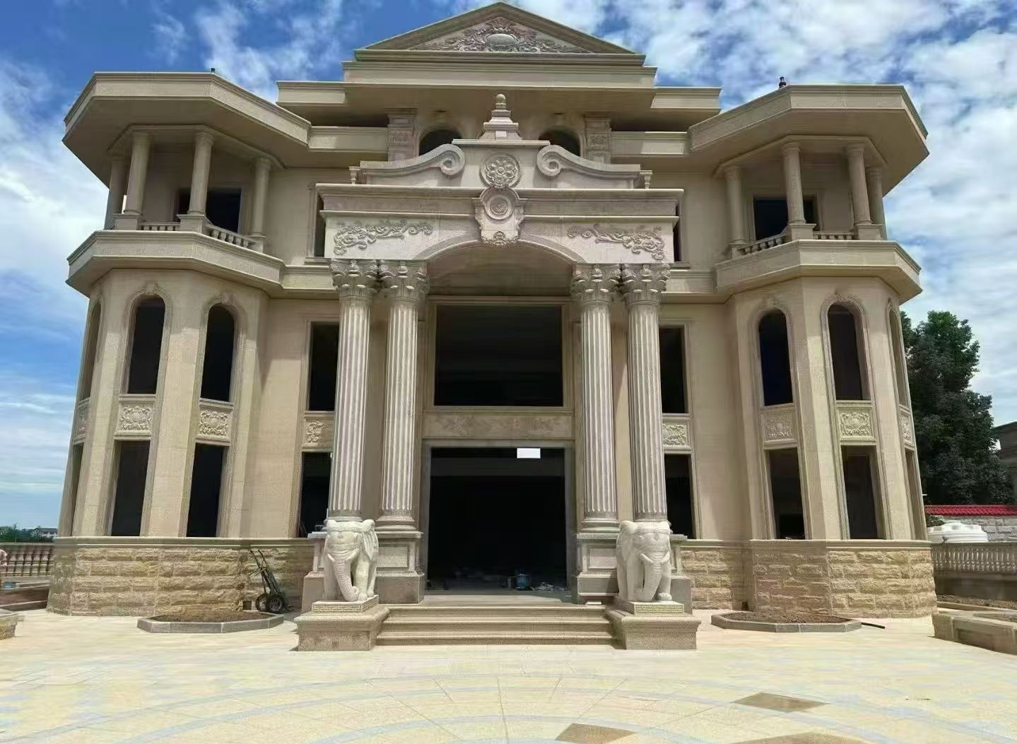 邵阳 黄金麻别墅外墙干挂，大柱，大象，蘑菇石，雕花板