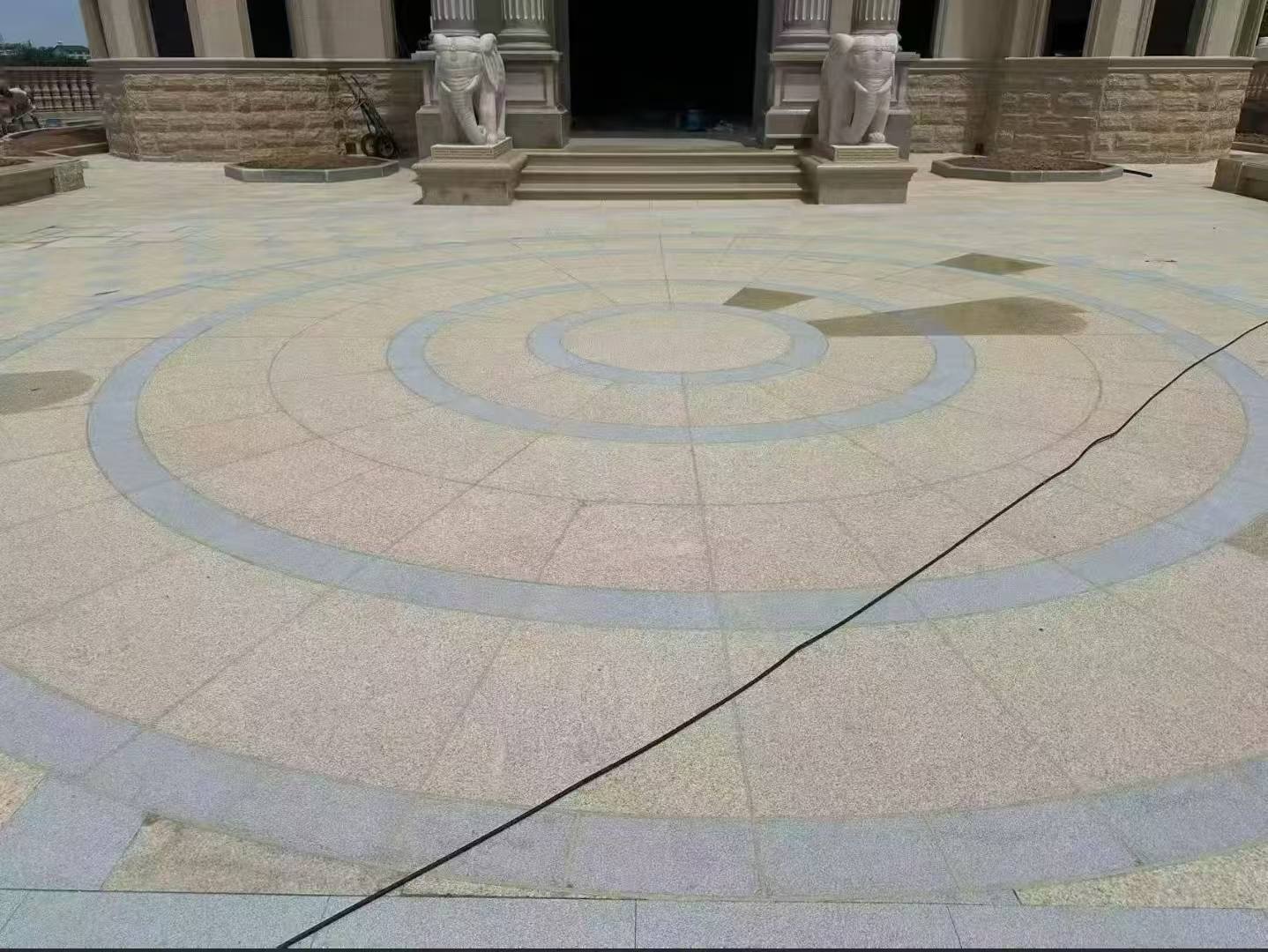 邵阳 黄金麻芝麻灰花岗岩石材地铺拼接效果