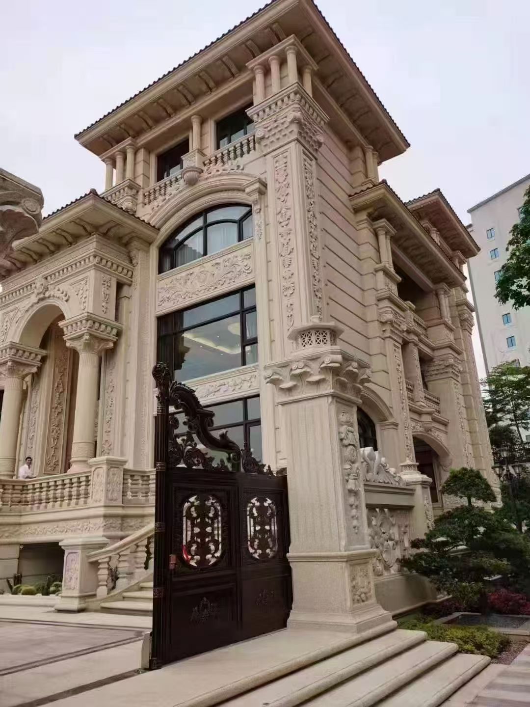 邵阳 黄金麻花岗岩别墅外墙干挂效果展示