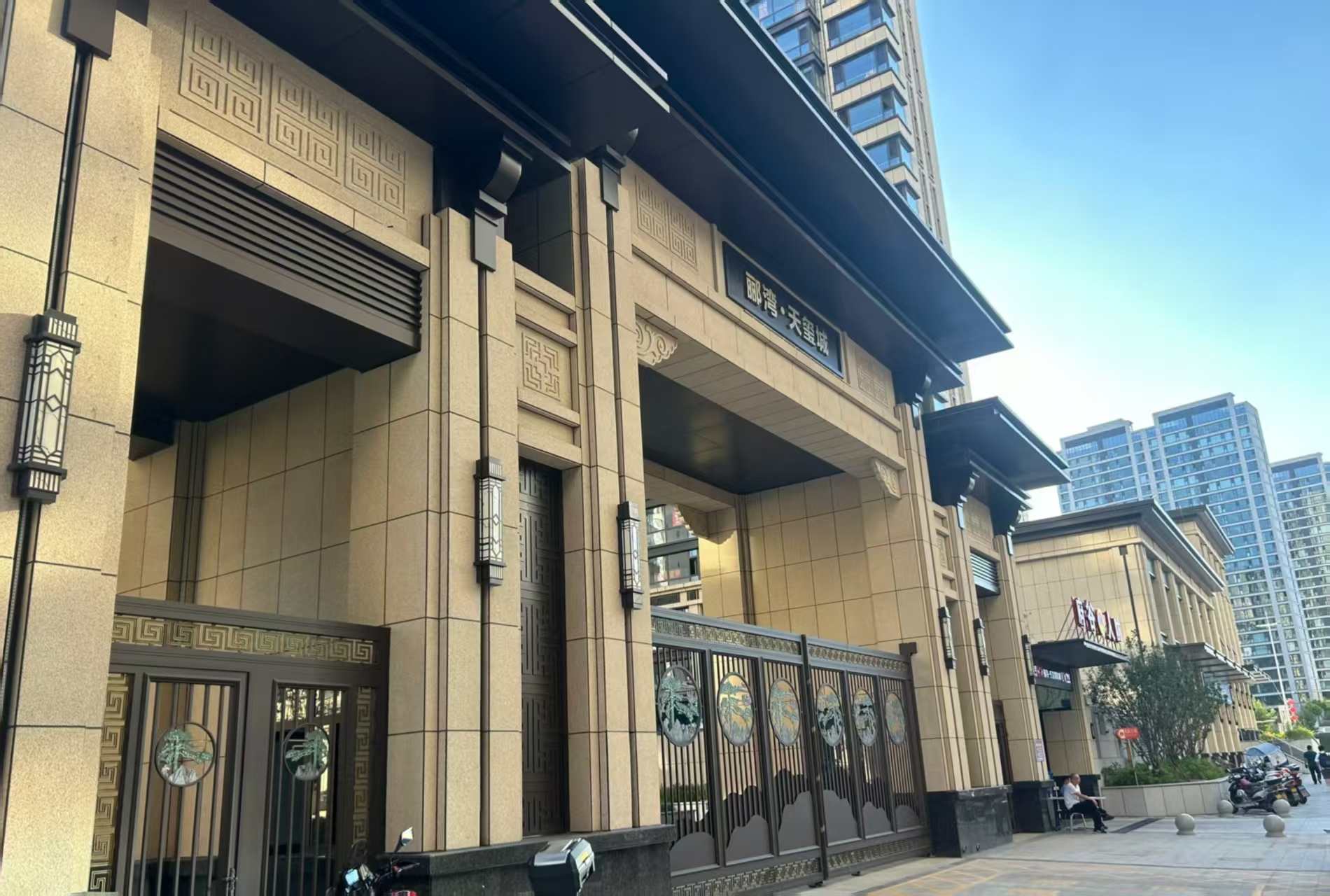 邵阳 黄金麻花岗岩荔枝面小区门楼外墙干挂