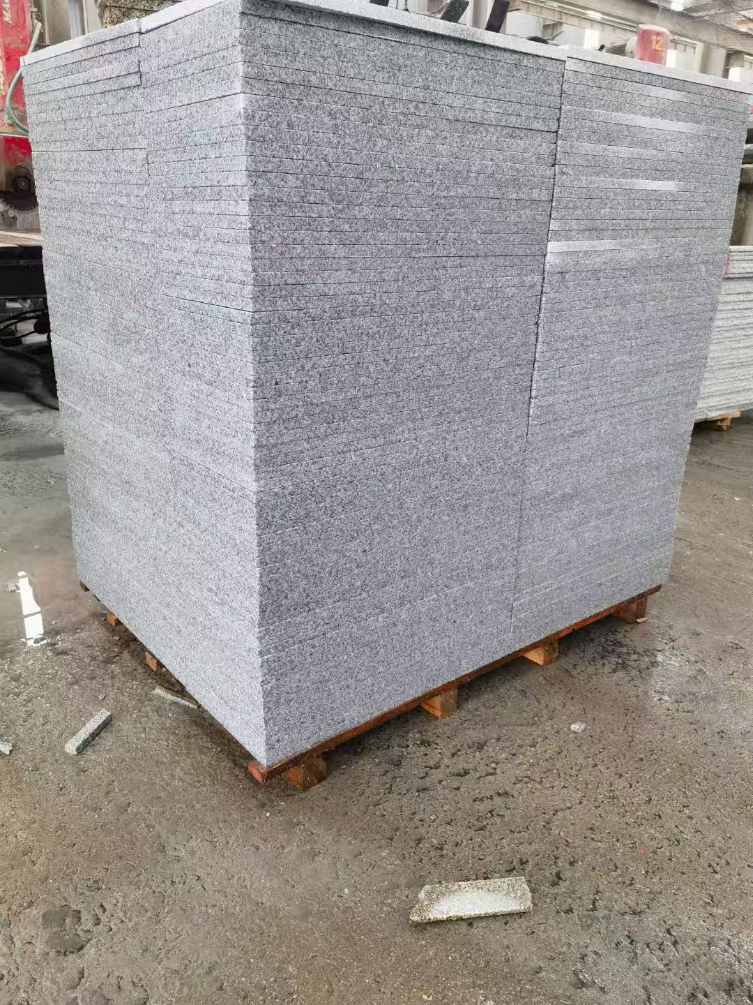 邵阳 芝麻白火烧面1.8厚300*600地铺石，尺寸标准，厚薄均匀