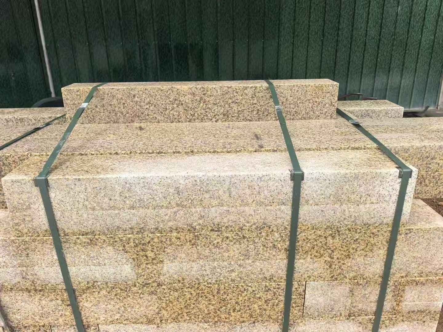 邵阳 黄金麻花岗岩石材机切面栏杆料半成品