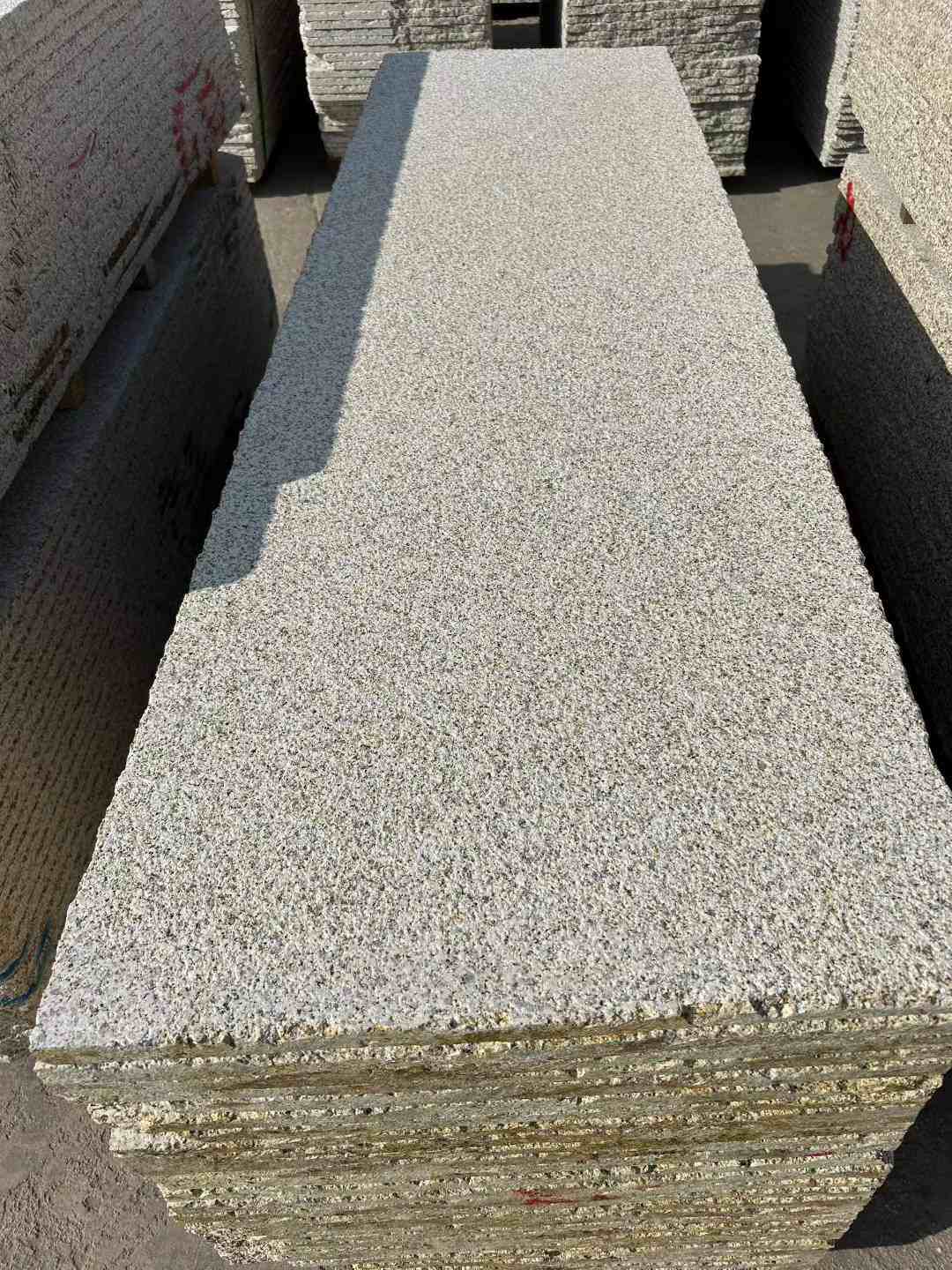 邵阳 黄金麻花岗岩荔枝面毛板，半成品