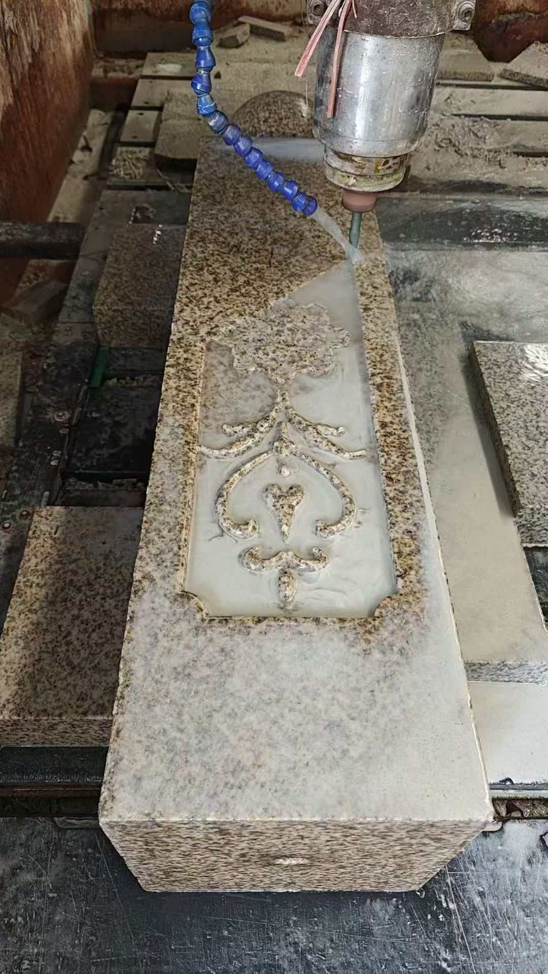 邵阳 黄金麻花岗岩异形加工雕刻栏杆大柱