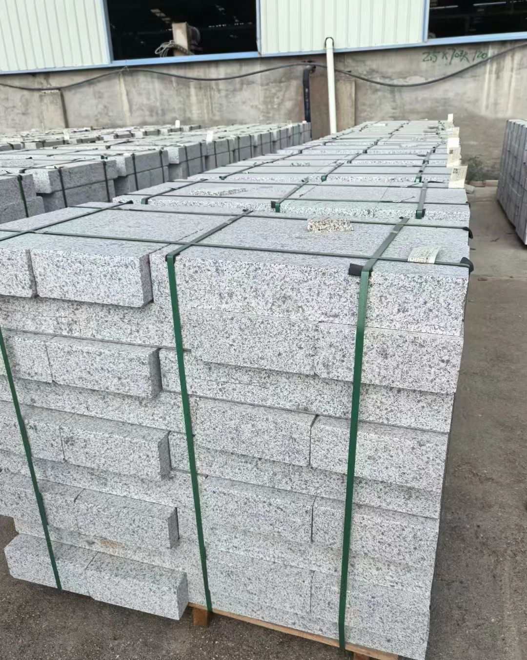 邵阳 白麻花岗岩路沿石，弧形路沿石，道牙石，马路牙子，界石，路缘石，平沿石，直岩石，平缘石等